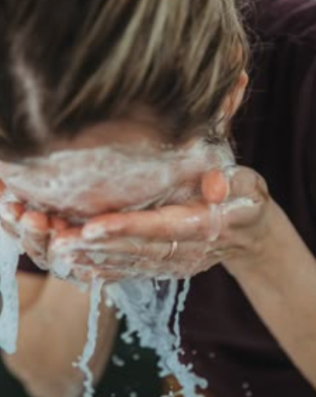 Simple Night Skincare Routine for Glowing Skin: A Step-by-Step Guide 3 Washing the face with a gentle cleanser in a night skincare routine before sleep